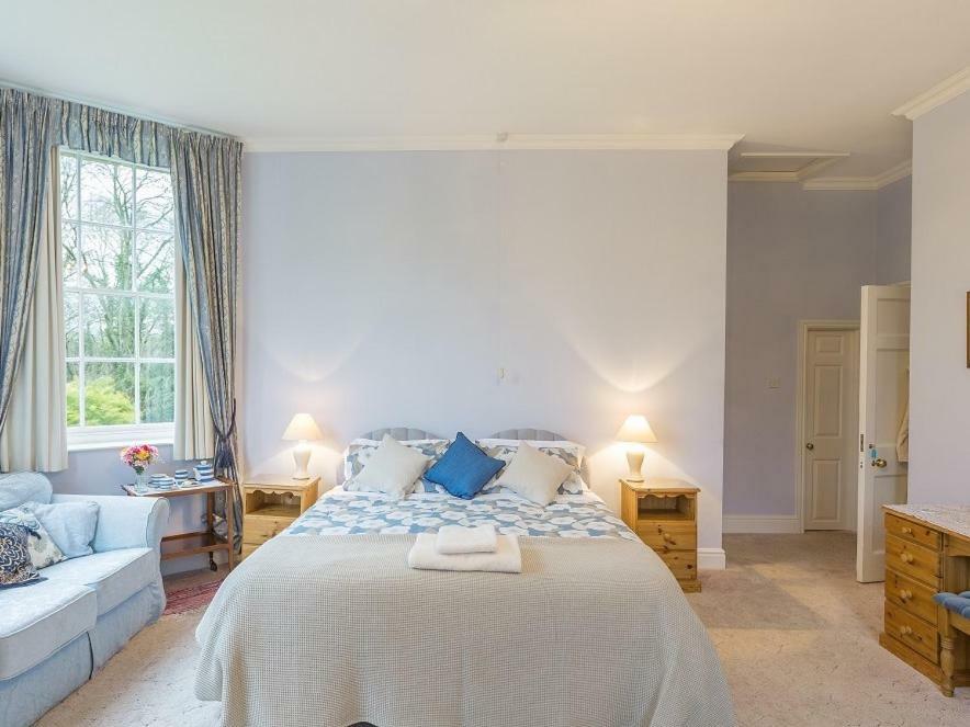 Marshwood Farm B&B And Shepherds Hut Dinton  Exteriér fotografie